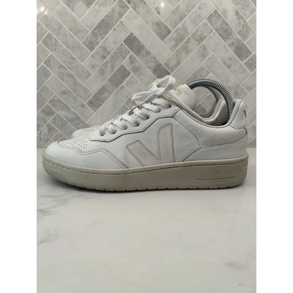 Veja‎ V-90 Leather Sneakers Womens Size 8 White V Logo Classic Low Top Lace Up